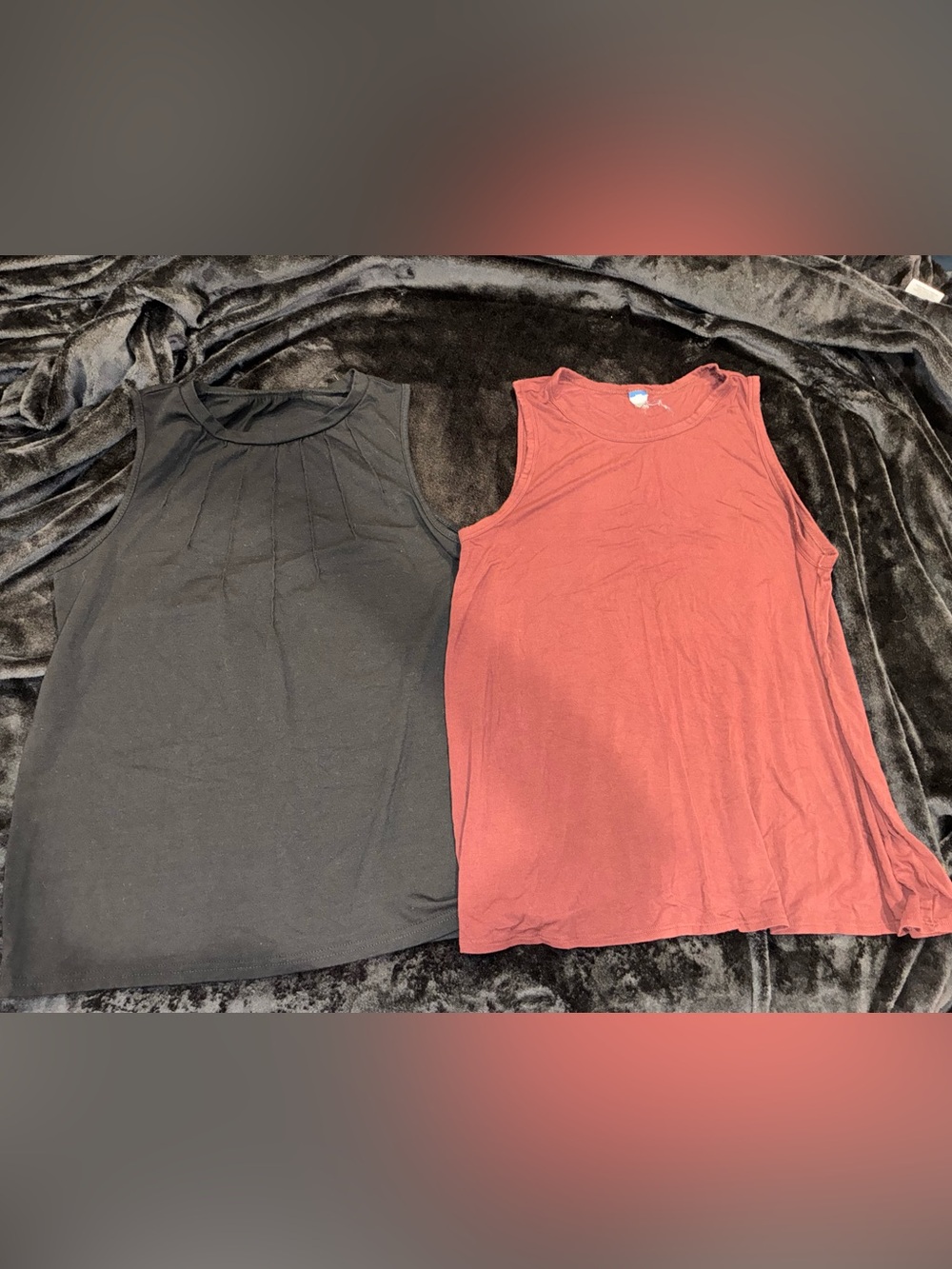 Women's Sleeveless Tank Tops - Black & Maroon